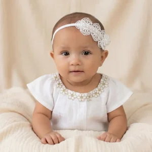 Vincha Blanca de Encaje con Perlas Becca