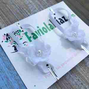Sandalias Pie Descalzo Blancas con Flores y Perlas Antonella 2