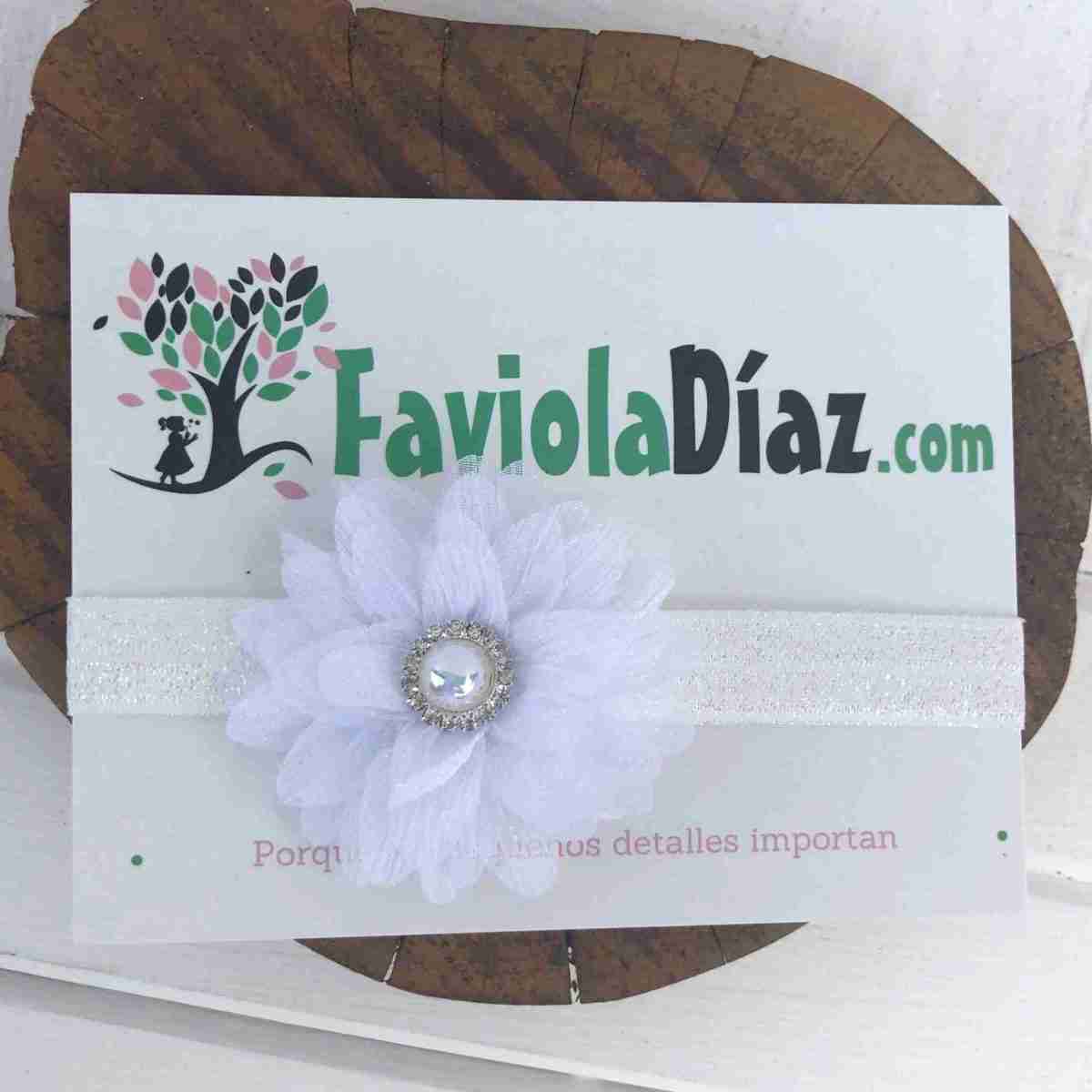 Vincha Blanca con Flor Amada 1 Vincha Blanca con Flor Amada