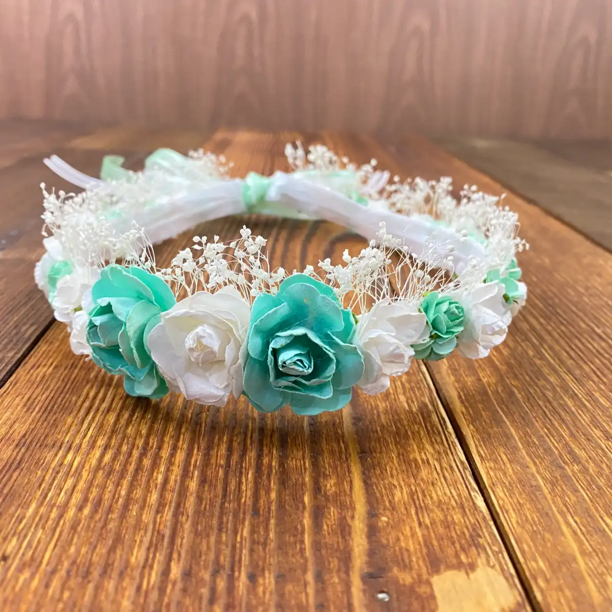 Corona Blanca y Menta con Flores 1 Corona Blanca y Menta con Flores