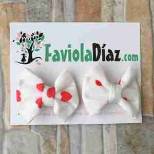Prensas Blancas con Corazones Rojos de Lazo