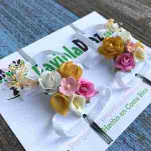 Sandalias Pie Descalzo con Flores Doradas, Blancas y Rosadas 2