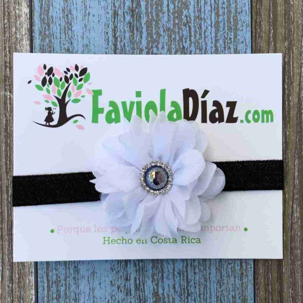 Vincha Negra con Flor Blanca Alesandra 1 Vincha Negra con Flor Blanca Alesandra