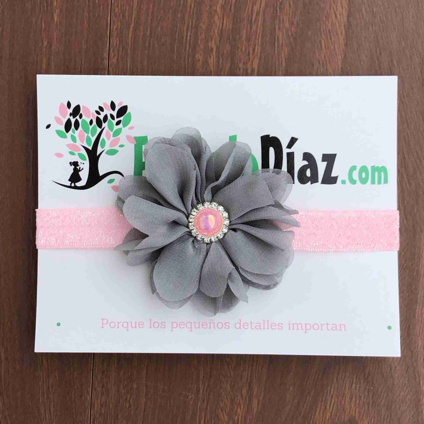 Vincha Rosada con Flor Gris Alesandra 1 Vincha Rosada con Flor Gris Alesandra