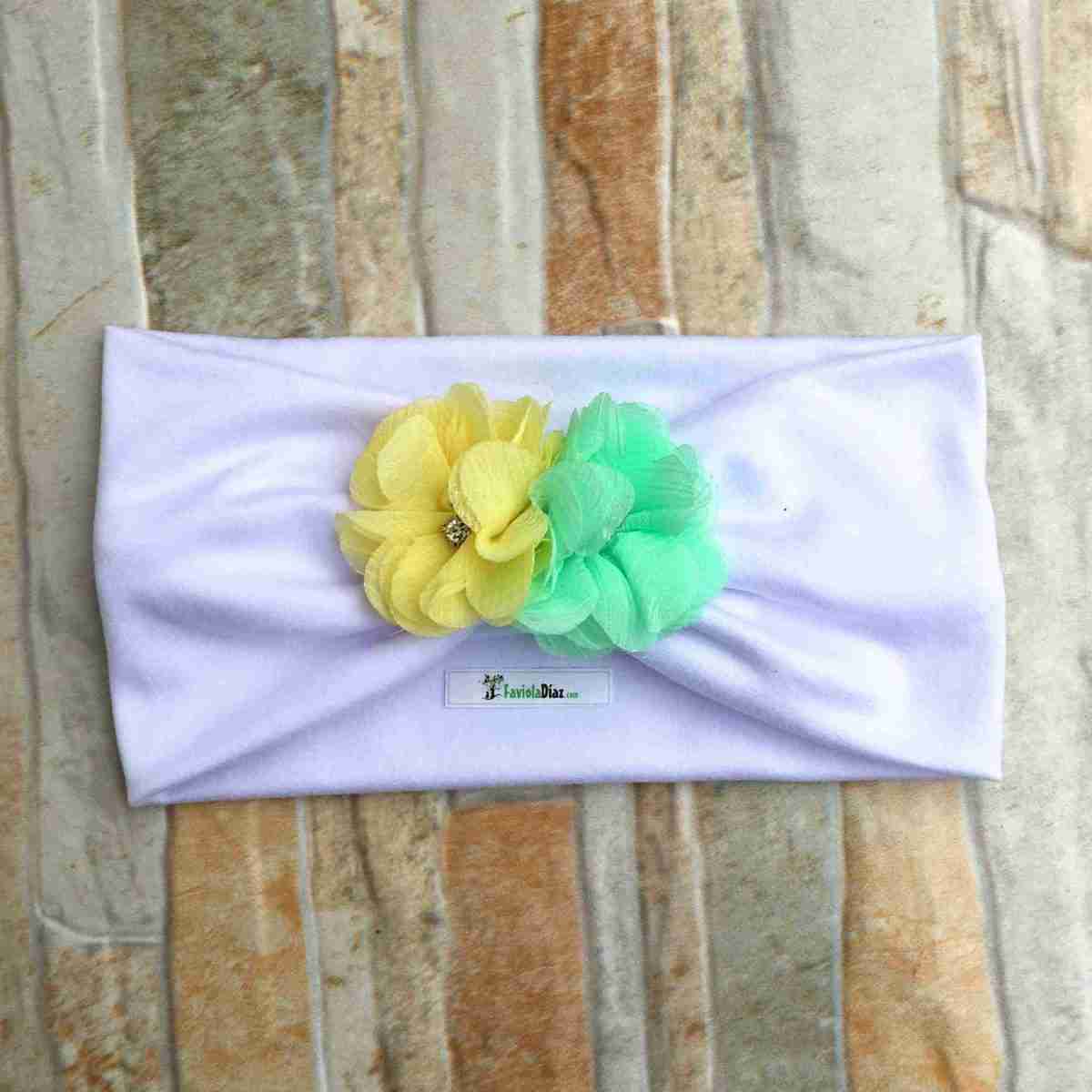 Vincha Turbante Blanca con 2 Flores Amarilla y Menta Celia 1 Vincha Turbante Blanca con 2 Flores Amarilla y Menta Celia