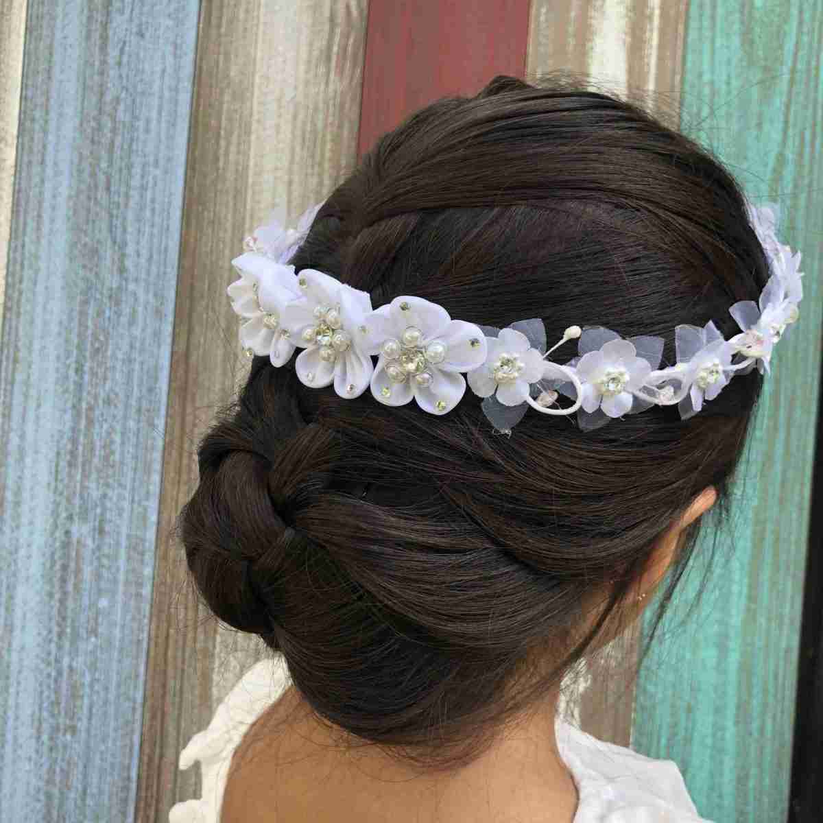 Corona Blanca con Flores Carla 1 Corona Blanca con Flores Carla