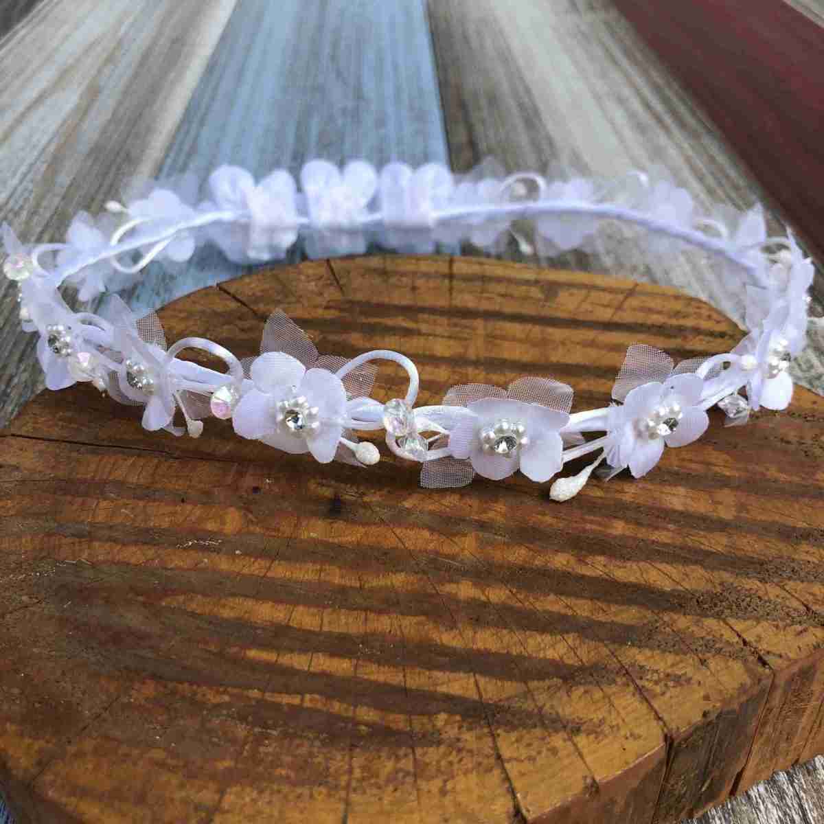 Corona Blanca con Flores Carla 3 Corona Blanca con Flores Carla - Imagen 3