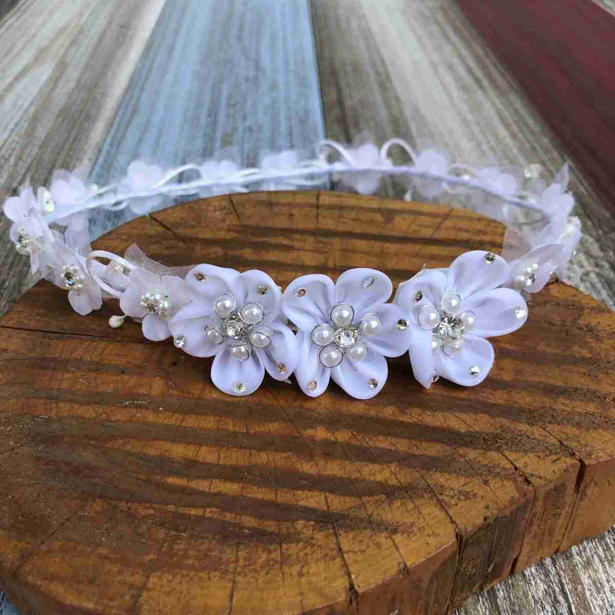 Corona Blanca con Flores Carla 2 Corona Blanca con Flores Carla - Imagen 2