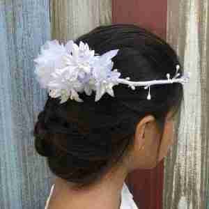 Corona Blanca con Flores Carola