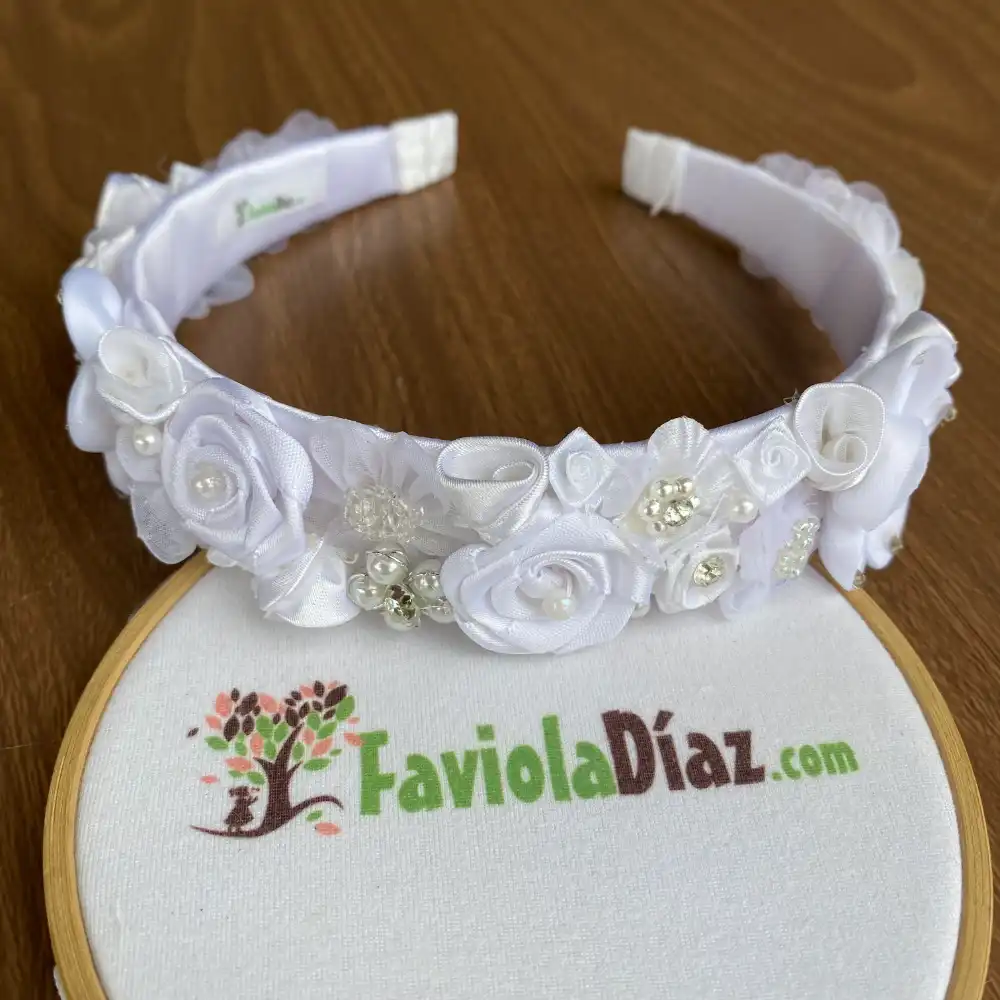 Diadema Blanca de Flores Alexia 1 Diadema Blanca de Flores Alexia