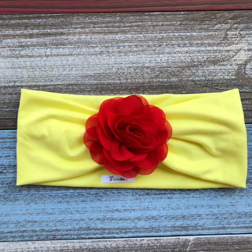 Vincha Amarilla Turbante con Flor Roja 1 Vincha Amarilla Turbante con Flor Roja