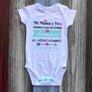 Mameluco: Mi Mamá Y Yo Tenemos Algo en Común. Amamos Al Mismo Hombre. Feliz Día Papá. Menta
