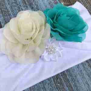 Vincha Blanca, Beige y Turquesa Turbante con 3 Flores Beatrix 2