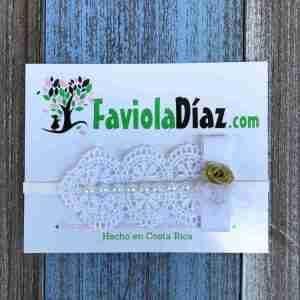 Vincha Blanca y Dorada de Encaje con Perlas Becca