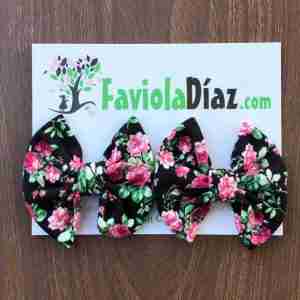 Prensas Negras con Flores Fucsia de Lazo