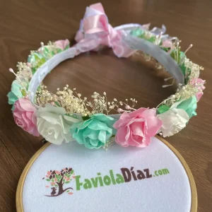 Corona Blanca, Rosada y Menta con Flores para Embarazo