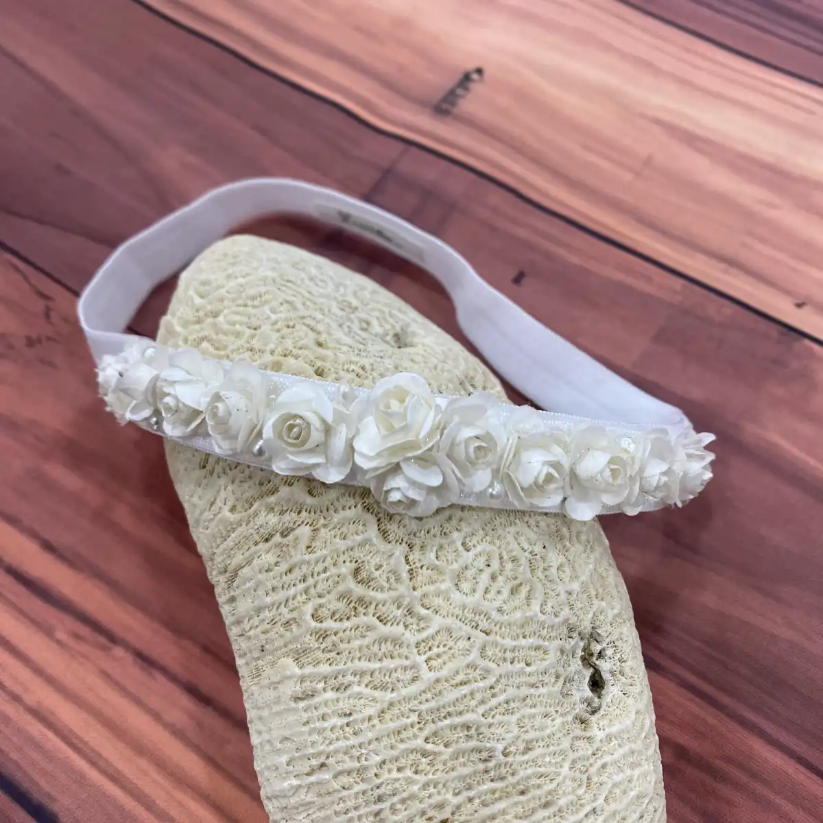 Vincha Blanca con Flores Berenice 1 Vincha Blanca con Flores Berenice