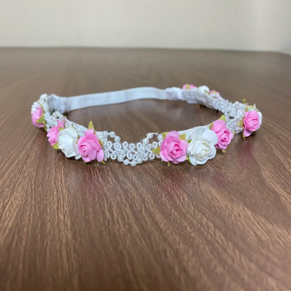 Vincha Blanca con Flores Blancas y Rosadas Bernadette 2 Vincha Blanca con Flores Blancas y Rosadas Bernadette - Imagen 2