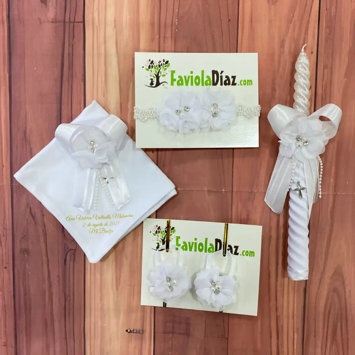 Set de Bautizo Blanco con Flor Adelita 1 Set de Bautizo Blanco con Flor Adelita