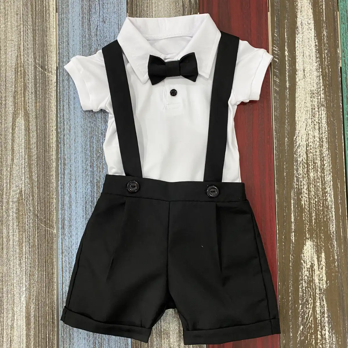 Conjuntos de Bautizo Blanco con Negro para Niño con Short y Mameluco Manga Corta 2 Conjuntos de Bautizo Blanco con Negro para Niño con Short y Mameluco Manga Corta - Imagen 2