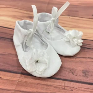 Zapatillas Blancas para Bautizo con Flor Belén