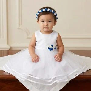 Vestido Blanco Adamaris con Prendedor Azul