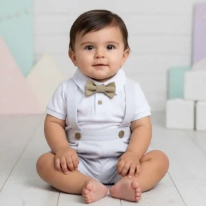 Conjunto de Bautizo Blanco para Niño con Short y Mameluco Manga Corta con BOTONES Y CORBATÍN BEIGE