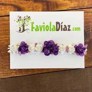 Vincha Blanca con Flores Blancas y Moradas Berenice