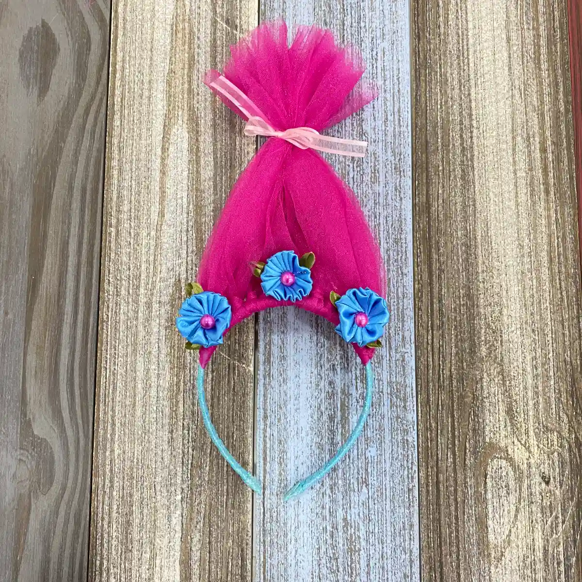 Diadema alusiva a Poppy de Trolls 1 Diadema alusiva a Poppy de Trolls