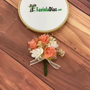 Botonier Blanco Beige y Coral