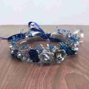 Corona Azul y Plateada con Flores