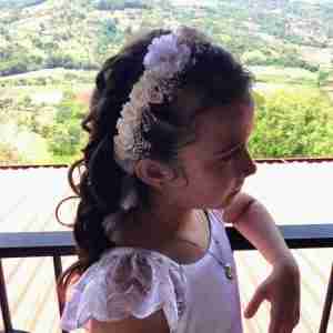 Corona Blanca con Flores Aracely