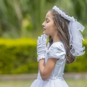 Corona Blanca con Flores Carrie