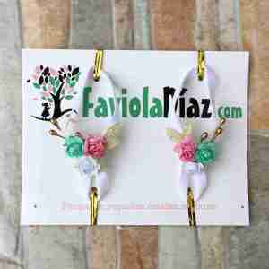 Sandalias-Pie-Descalzo-Blancas-Menta-y-Rosado-con-Flores-scaled-1.jpg