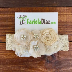 Vincha Beige de Encaje con Flores Andrea