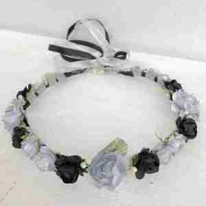 Corona Plateada y Negra con Flores