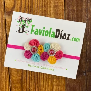 Vincha Fucsia con 2 Flores Fucsia, Amarillo, Beige y Celeste