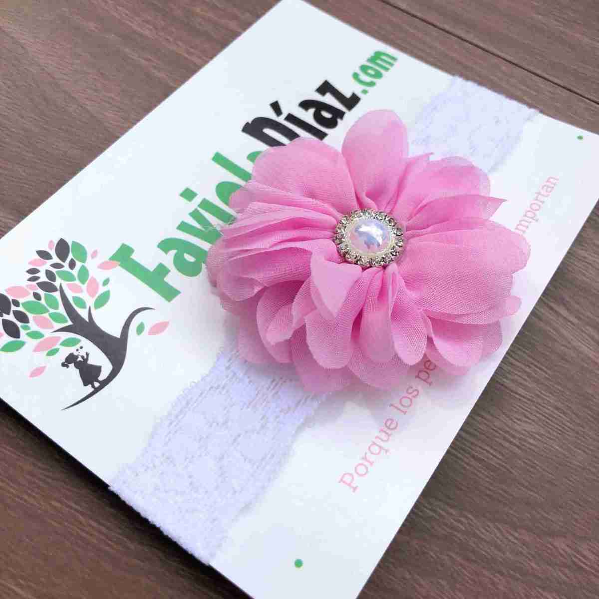 Vincha Blanca de Encaje con Flor Rosada Alesandra 2 Vincha Blanca de Encaje con Flor Rosada Alesandra - Imagen 2