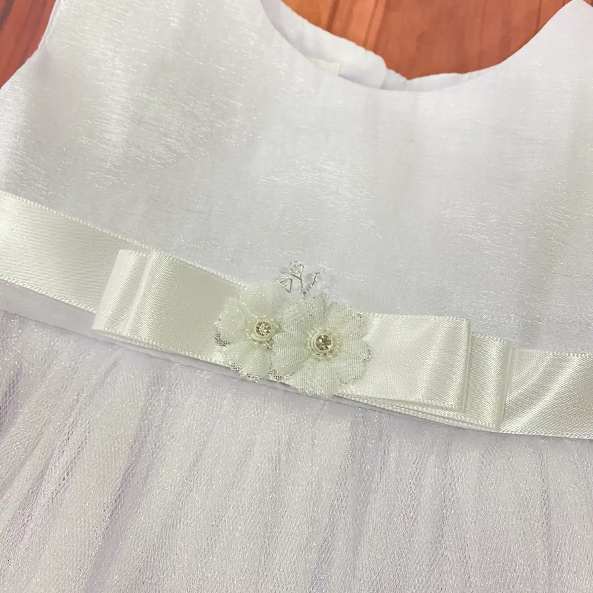 Vestido Gwendolyn Blanco con Flor Courtland 3 Vestido Gwendolyn Blanco con Flor Courtland - Imagen 3