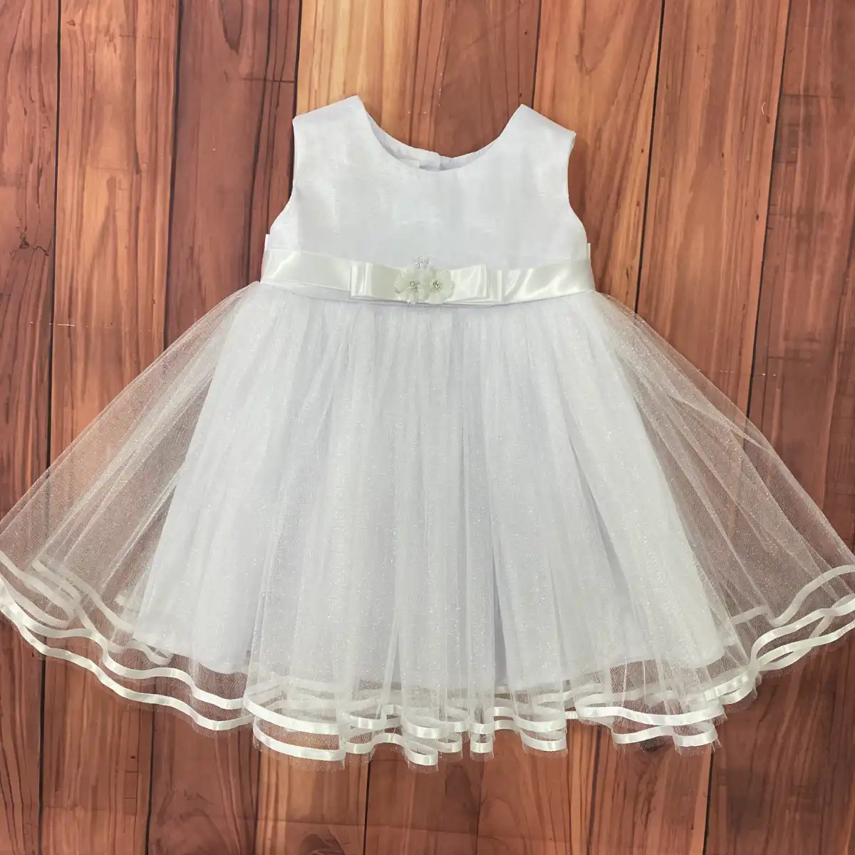 Vestido Gwendolyn Blanco con Flor Courtland 1 Vestido Gwendolyn Blanco con Flor Courtland