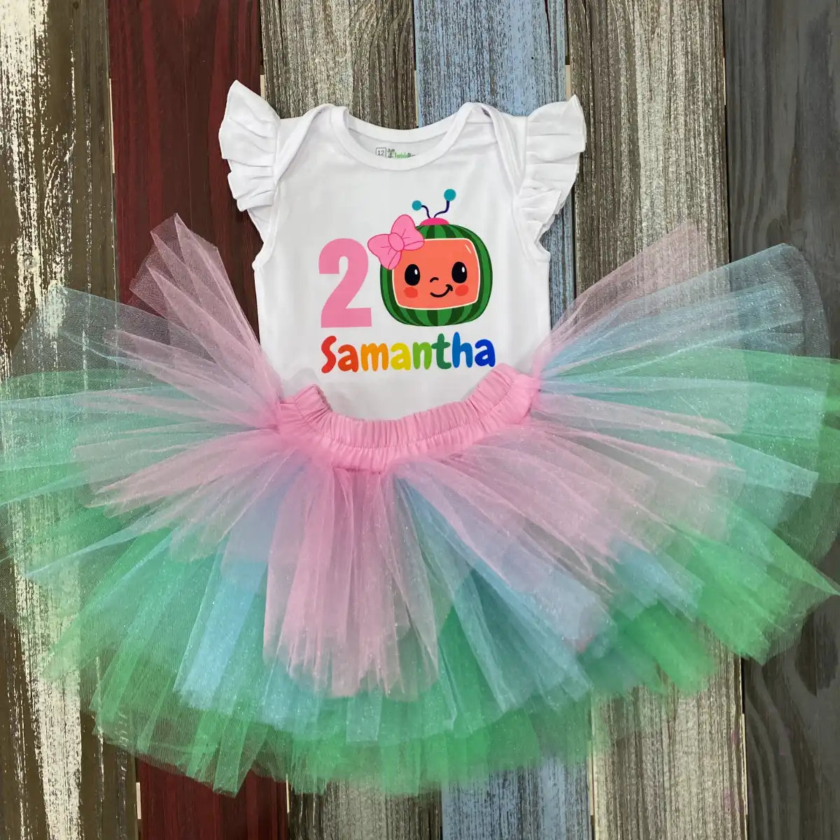 Conjunto de Tutu Verde Celeste y Rosado y Mameluco con Mangas Aleteadas alusivo a Cocomelon 1 Conjunto de Tutu Verde Celeste y Rosado y Mameluco con Mangas Aleteadas alusivo a Cocomelon