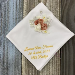 Paño Blanco y Palo Rosa con Flores y Perlas