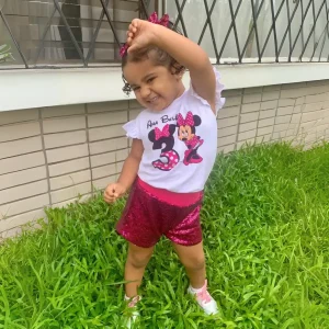 Set de Mameluco con mangas aleteadas Prensas y Short Fucsia de Lentejuelas alusivo a Minnie 2 Set de Mameluco con mangas aleteadas Prensas y Short Fucsia de Lentejuelas alusivo a Minnie