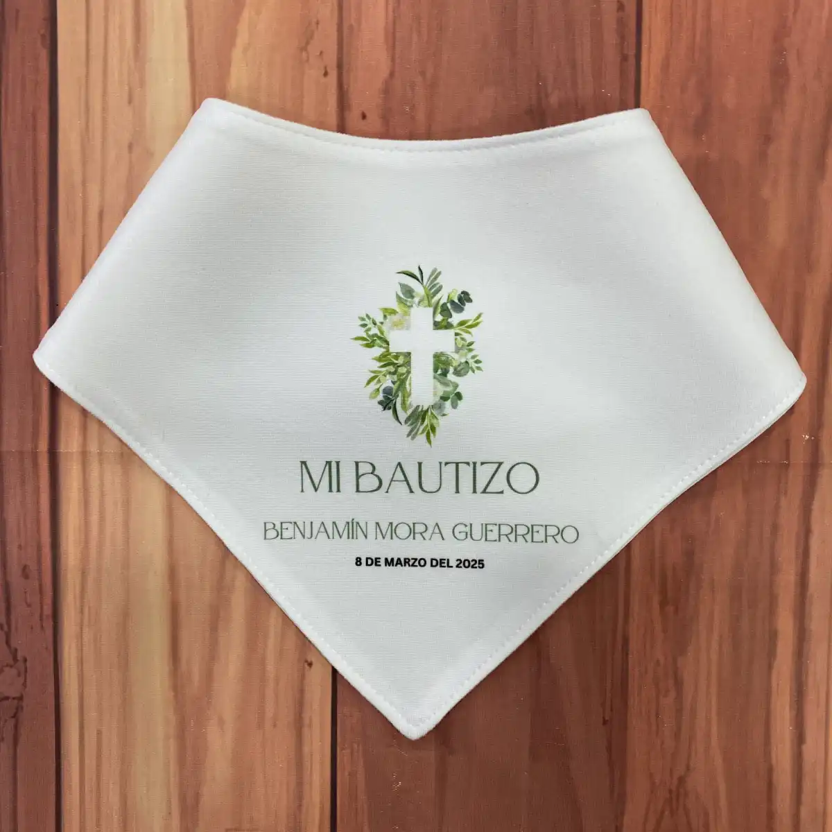 Babero de Bautizo Cruz Floral en Verde y Blanco 1 Babero de Bautizo Cruz Floral en Verde y Blanco