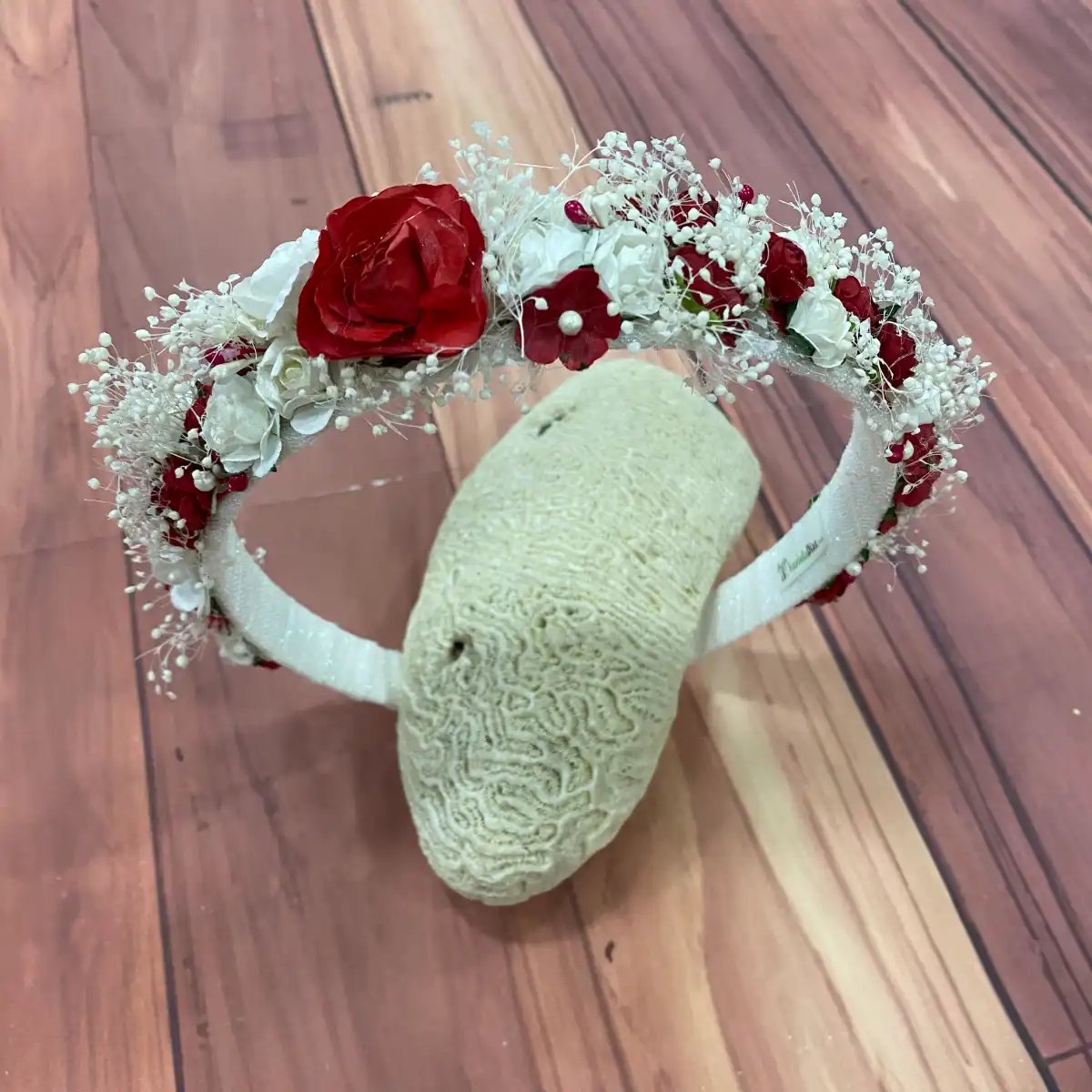 Diadema Blanca y Roja con Flores Brenda 2 Diadema Blanca y Roja con Flores Brenda - Imagen 2