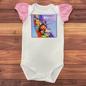 Mameluco alusivo a La Casa De Muñecas De Gabby con mangas bombachas
