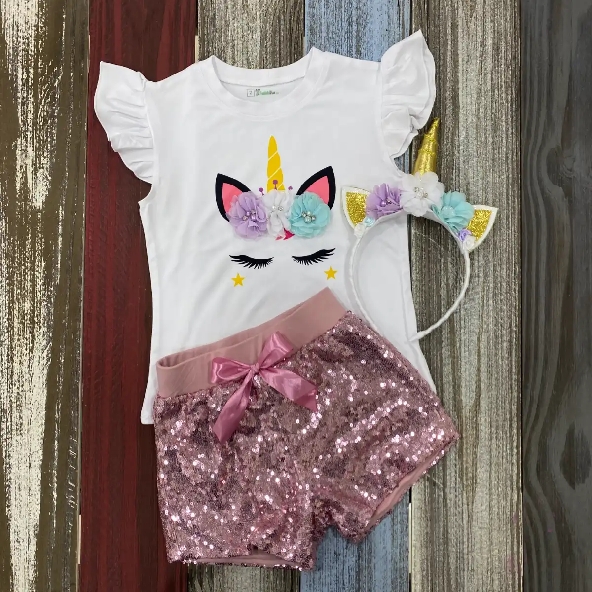 Set de Mameluco con Mangas Aleteadas, Short de Lentejuelas y Diadema de Unicornio 1 Set de Mameluco con Mangas Aleteadas, Short de Lentejuelas y Diadema de Unicornio