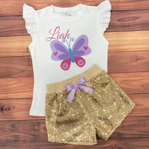 Set de Short Dorado de Lentejuelas y Mameluco con Mangas Aleteadas alusivo a Mariposa