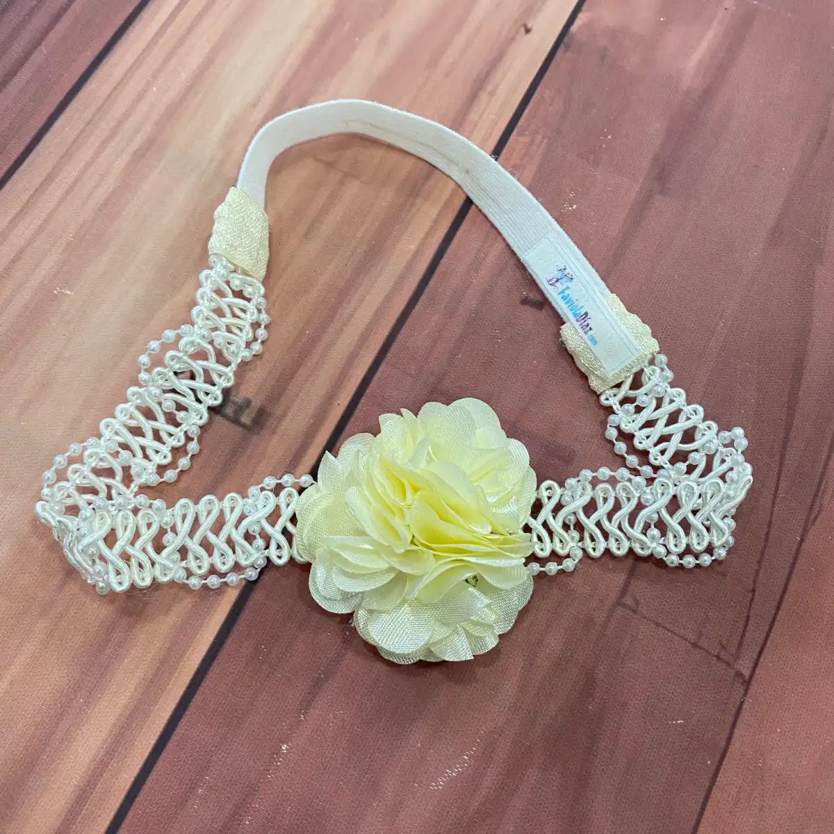 Vincha Marfil de Encaje Adelita con Flores Belén 1 Vincha Marfil de Encaje Adelita con Flores Belén