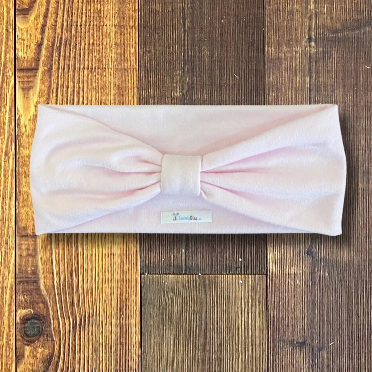 Vincha Rosado Tenue Turbante con Nudo Cuadrado 1 Vincha-Rosada-Turbante-con-Nudo-Cuadrado
